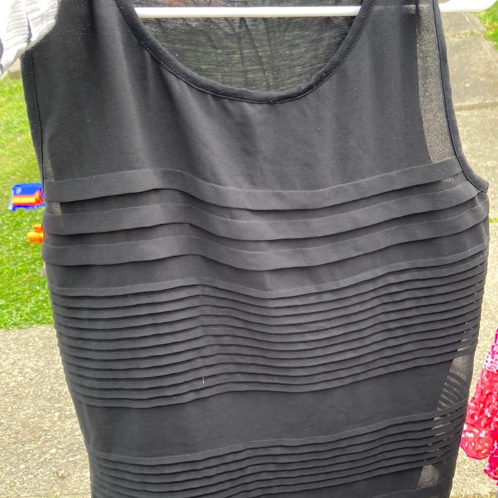 Black beautiful sleeveless top no flaws. Worn once.